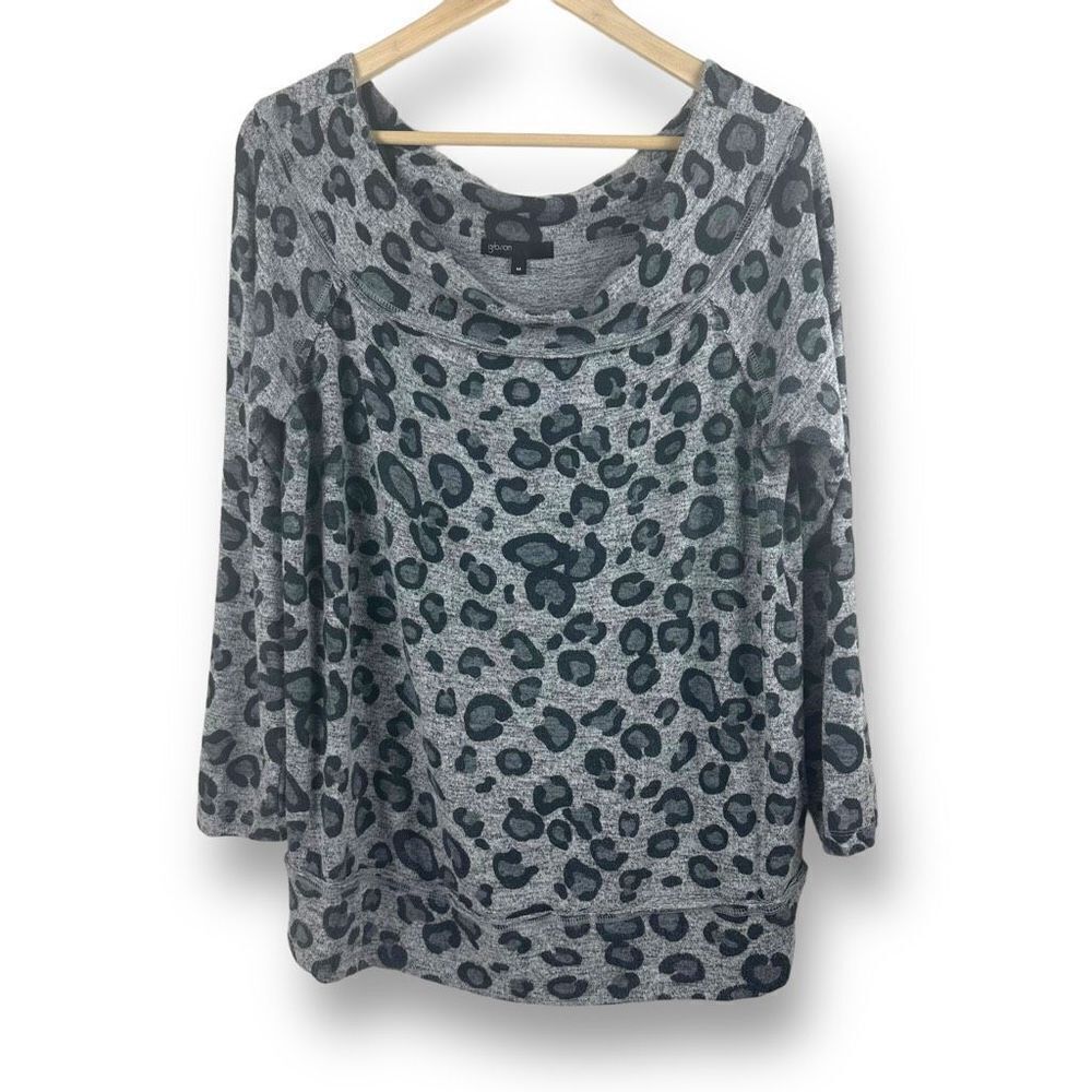 Gibson gray leopard print 3/4 sleeveā top sizeāL